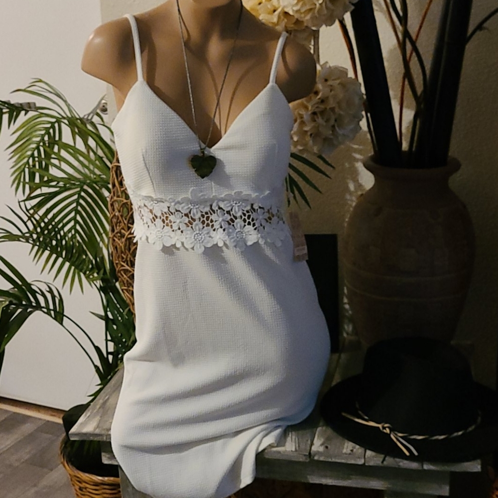 NWT BEAUTIFUL SUMMER LACE WHITE IRIS MEDIUM DRESS. - Picture 14 of 16